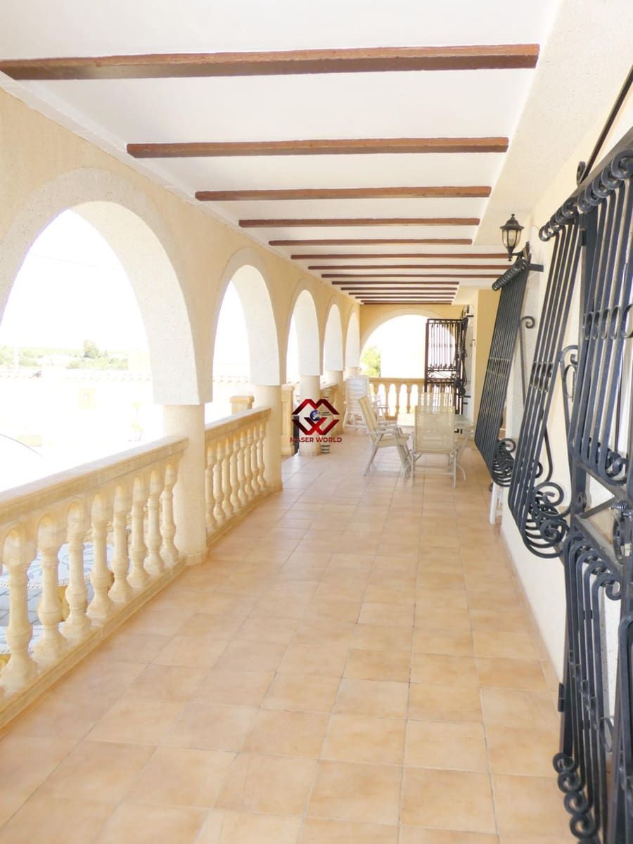 5 bedroom Villa for sale in Leiva with pool garage - € 535,000 (Ref: 9783541)