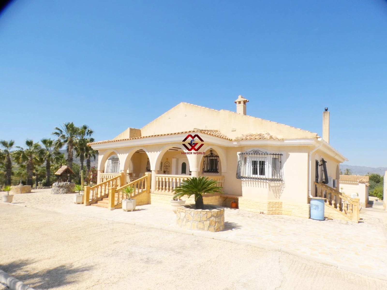 5 bedroom Villa for sale in Leiva with pool garage - € 535,000 (Ref: 9783541)