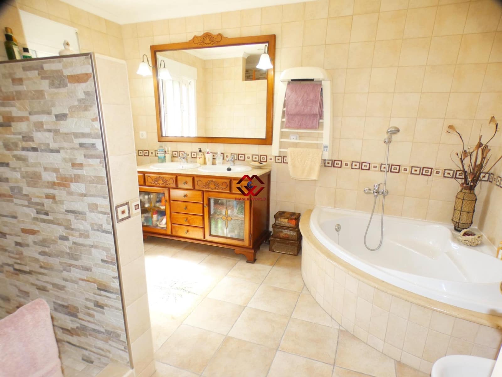 5 bedroom Villa for sale in Leiva with pool garage - € 535,000 (Ref: 9783541)