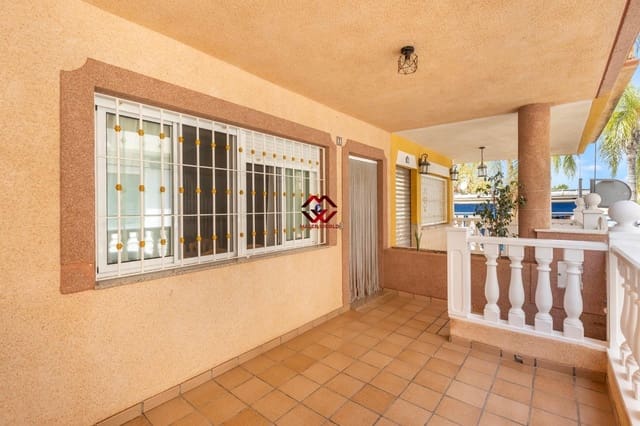 4 quarto Moradia em Banda para venda em Los Alcázares com garagem - 199 000 € (Ref: 9825196)