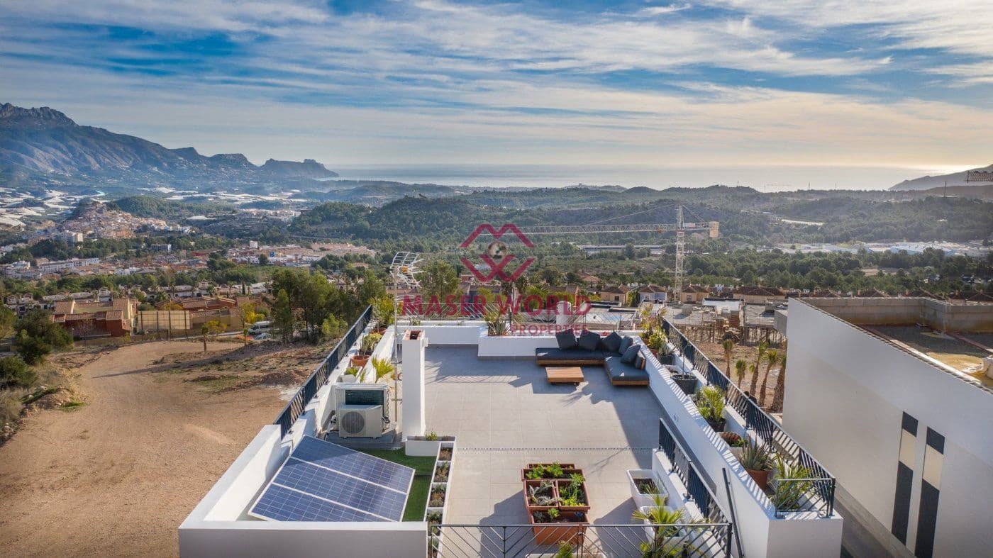 3 bedroom Villa for sale in Polop with pool - € 470,000 (Ref: 9833597)