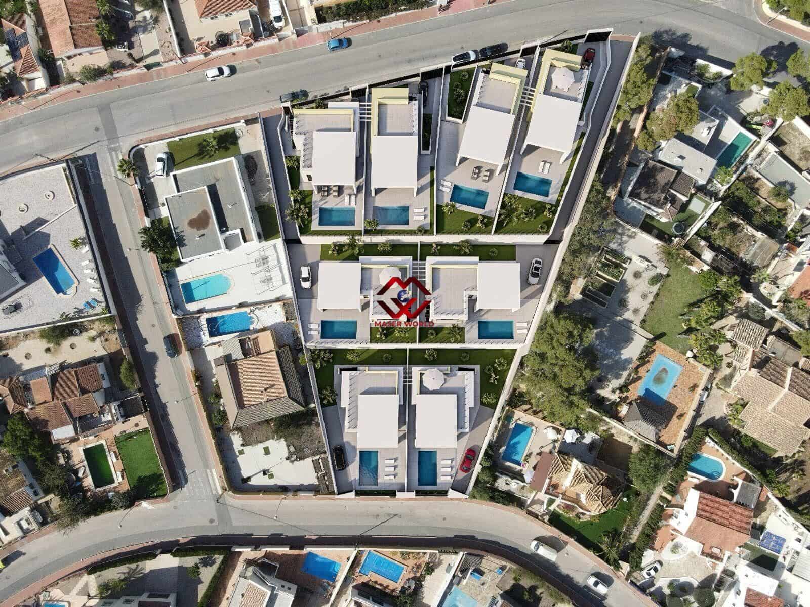 3 soveværelse Villa til salg i Torrevieja med swimmingpool garage - € 700.000 (Ref: 9881886)