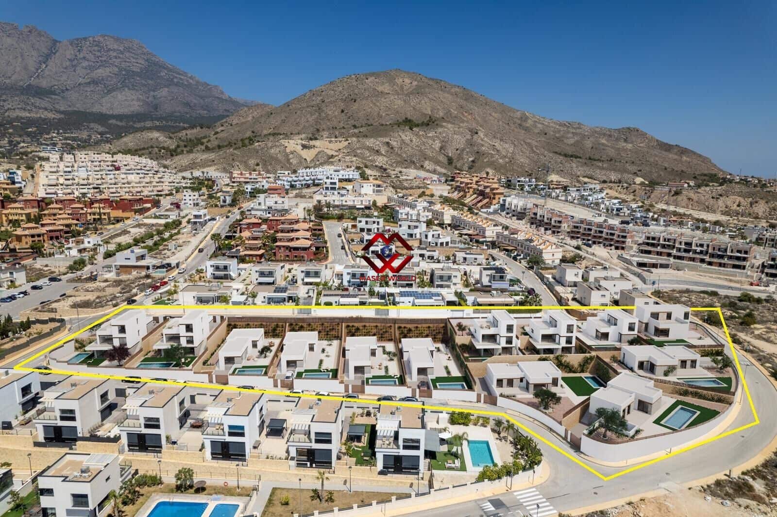 Chalet de 3 habitaciones en Finestrat en venta con piscina - 735.950 € (Ref: 9910979)