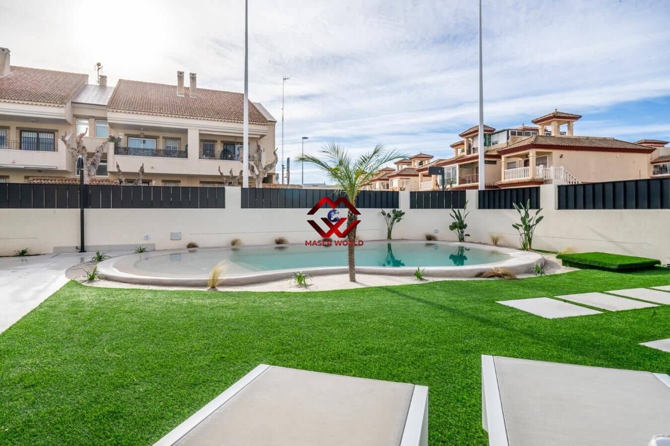 3 soveværelse Villa til salg i Roldan med swimmingpool garage - € 415.950 (Ref: 9958162)