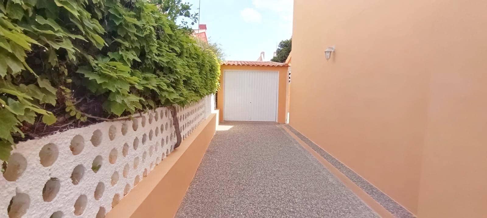 4 bedroom Villa for sale in Puerto de Mazarron with garage - € 272,000 (Ref: 9959733)