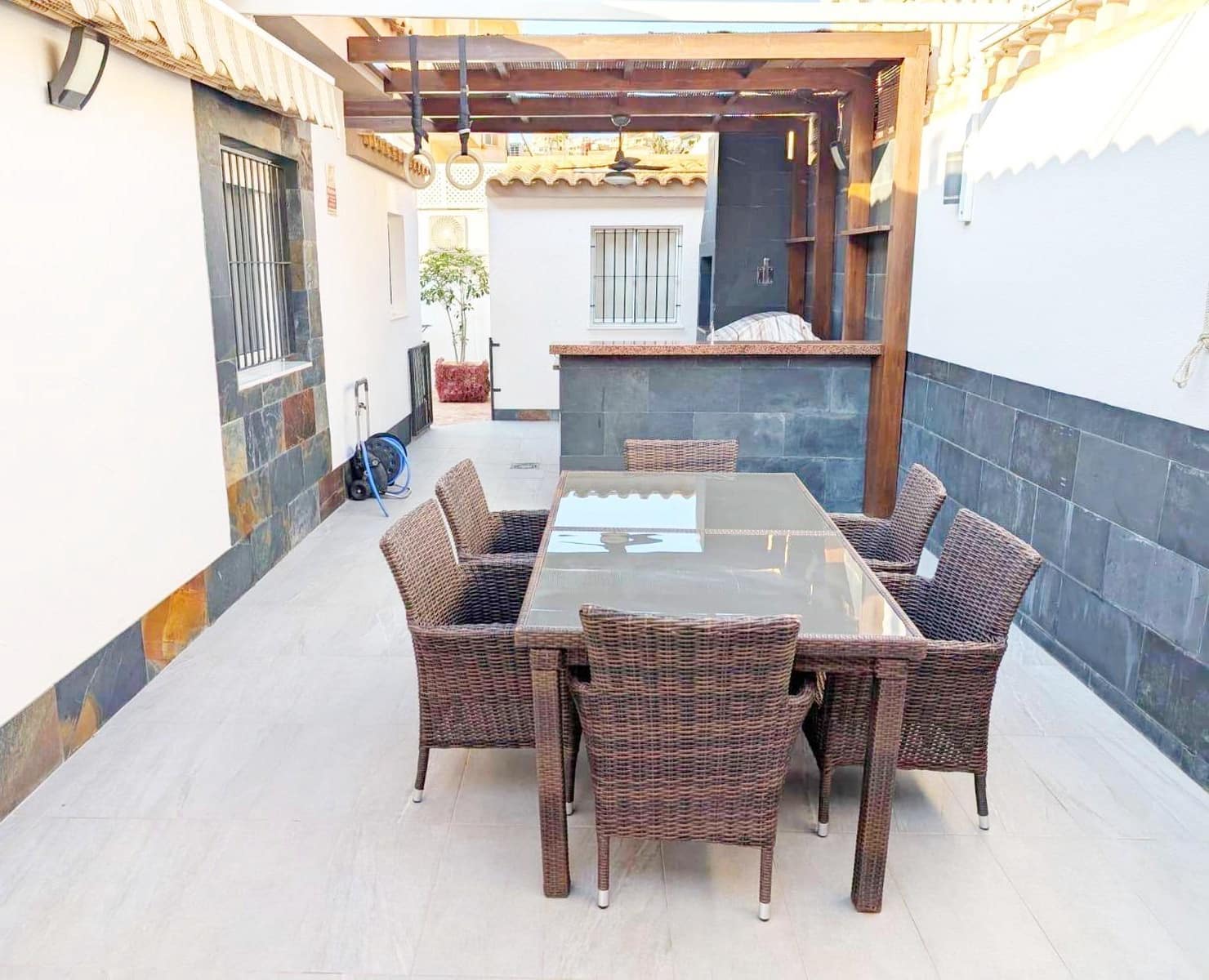 3 bedroom Villa for sale in Alamillo with pool - € 315,000 (Ref: 9978773)