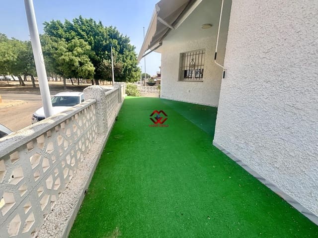 4 bedroom Villa for sale in San Javier with garage - € 399,000 (Ref: 9995179)