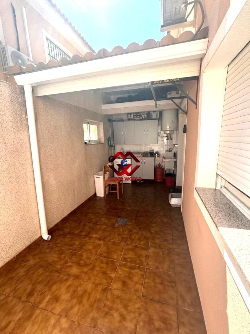 Chalet de 3 habitaciones en Roda en venta con garaje - 275.000 € (Ref: 9995184)