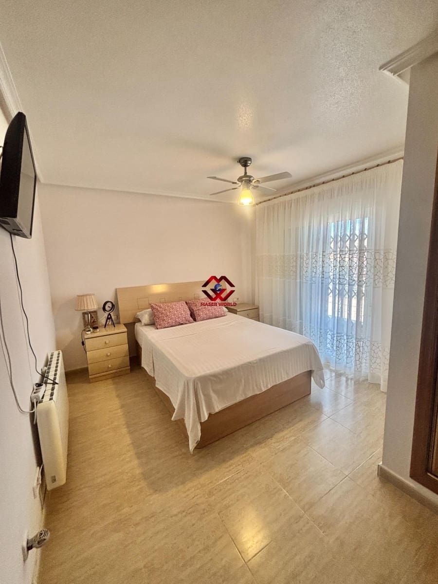 Chalet de 3 habitaciones en Roda en venta con garaje - 275.000 € (Ref: 9995184)