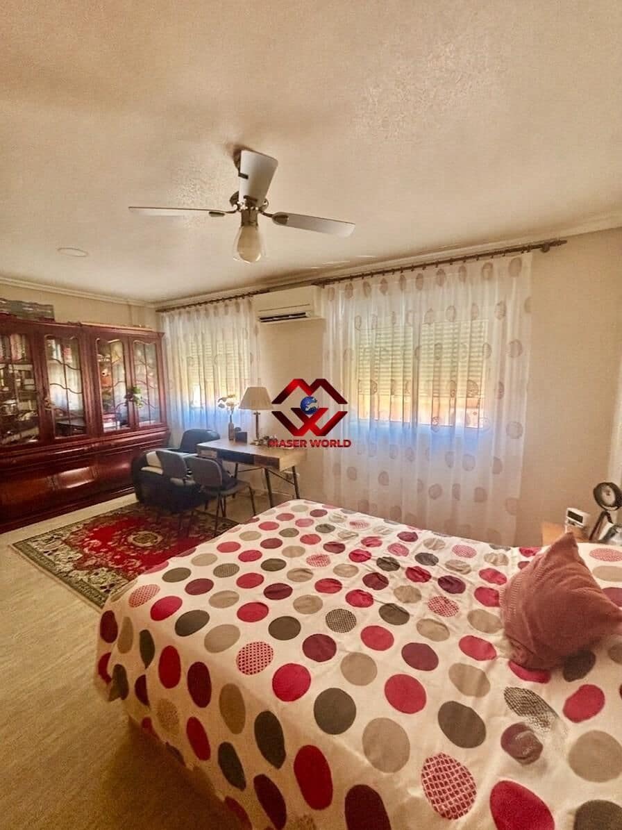 Chalet de 3 habitaciones en Roda en venta con garaje - 275.000 € (Ref: 9995184)