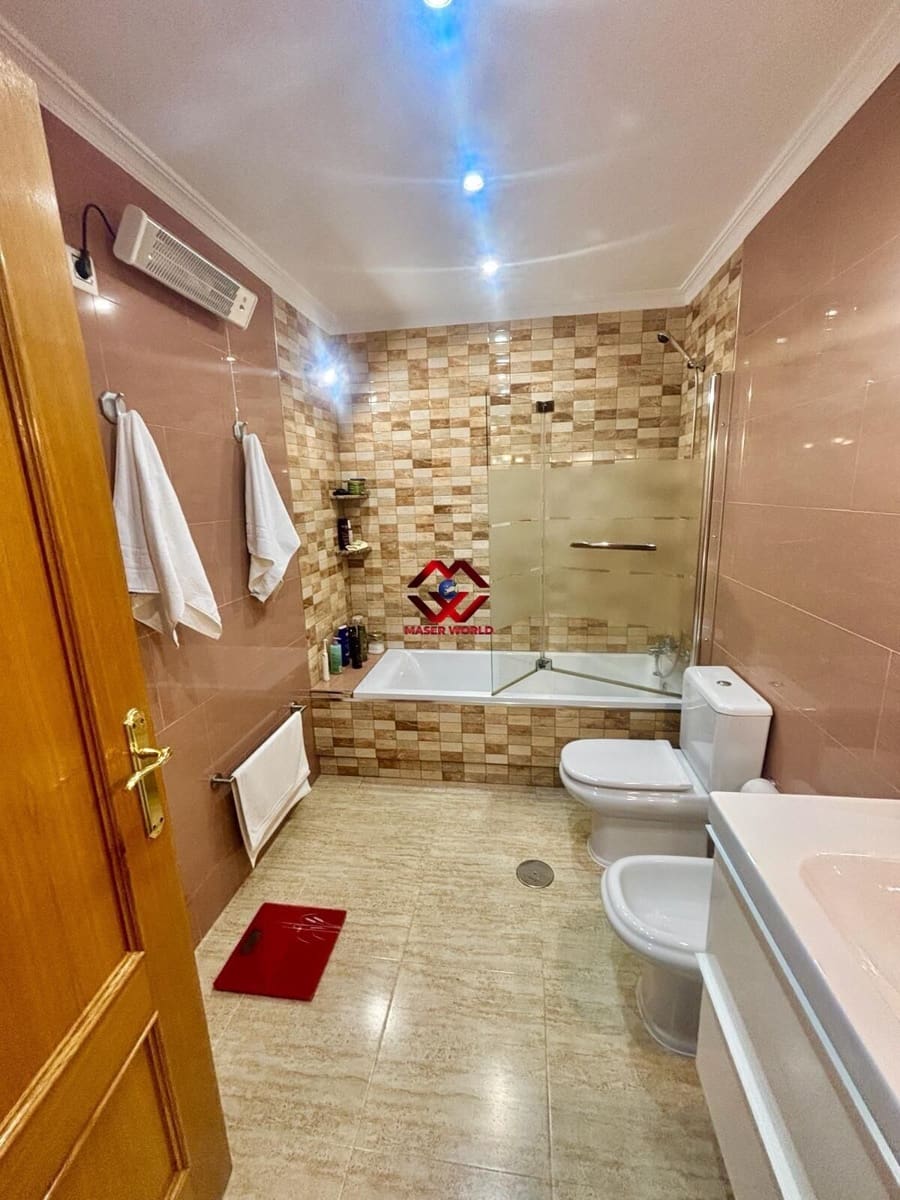 Chalet de 3 habitaciones en Roda en venta con garaje - 275.000 € (Ref: 9995184)