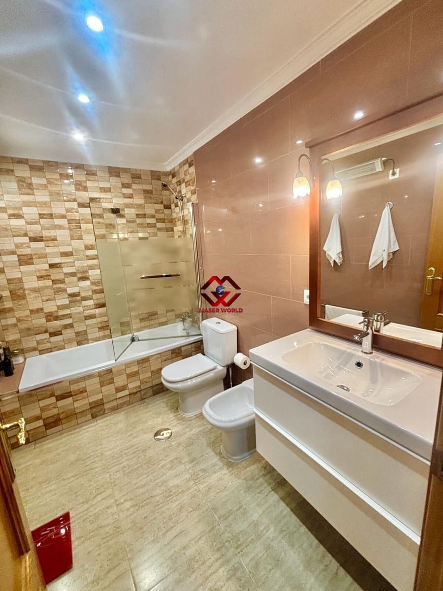 Chalet de 3 habitaciones en Roda en venta con garaje - 275.000 € (Ref: 9995184)
