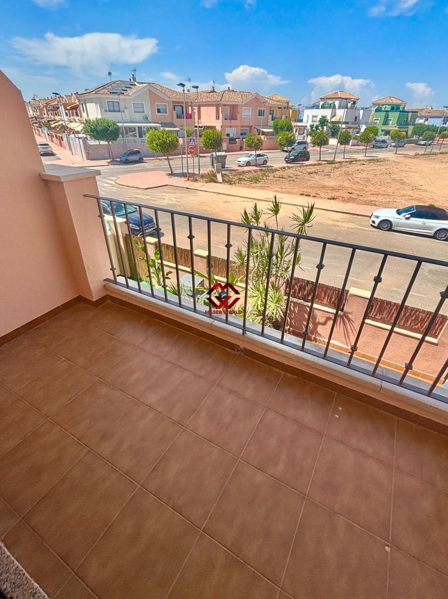 Chalet de 3 habitaciones en Roda en venta con garaje - 275.000 € (Ref: 9995184)