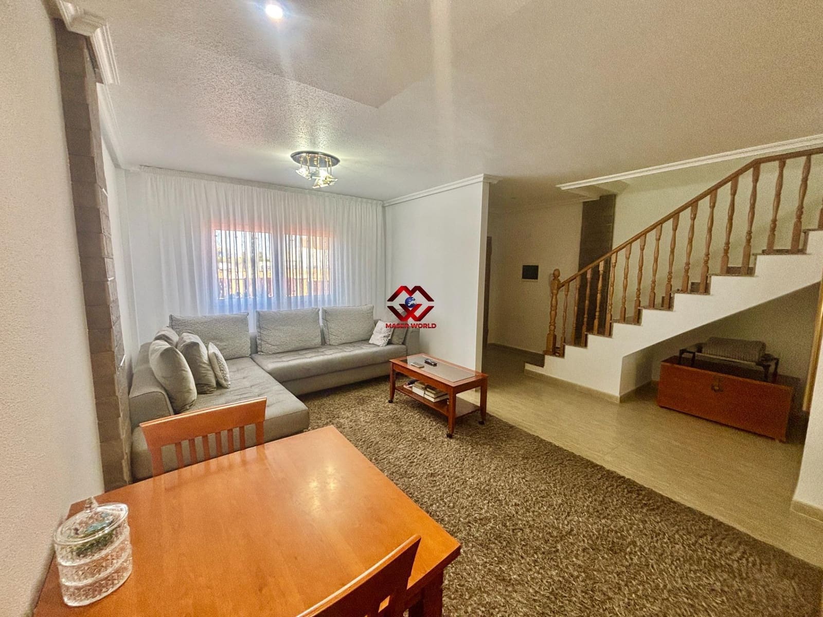 Chalet de 3 habitaciones en Roda en venta con garaje - 275.000 € (Ref: 9995184)