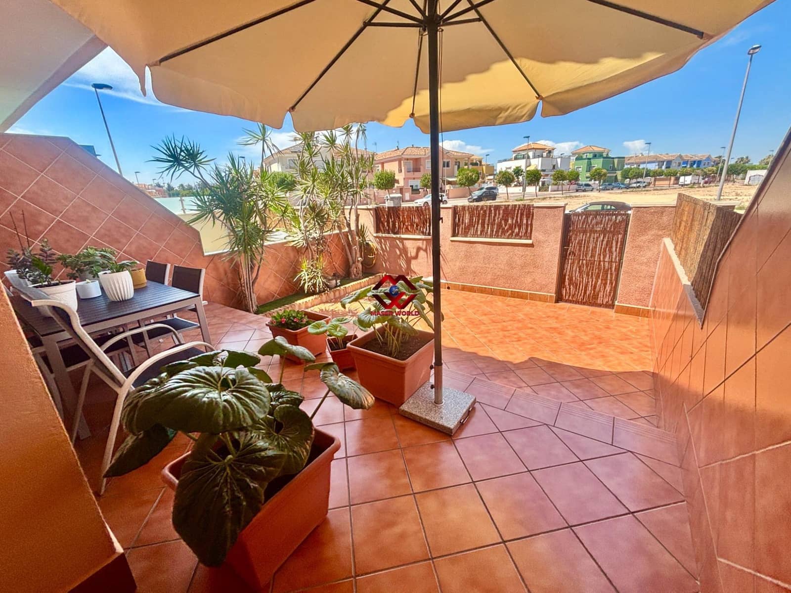 Chalet de 3 habitaciones en Roda en venta con garaje - 275.000 € (Ref: 9995184)