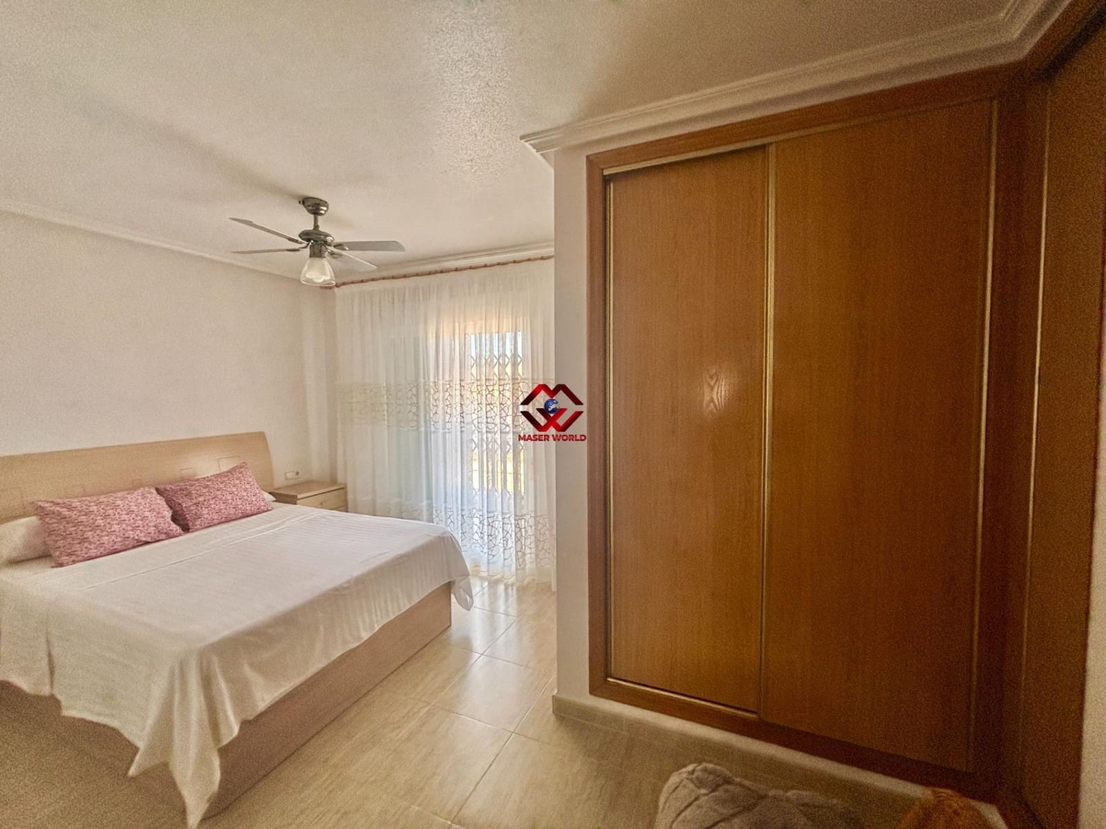 Chalet de 3 habitaciones en Roda en venta con garaje - 275.000 € (Ref: 9995184)
