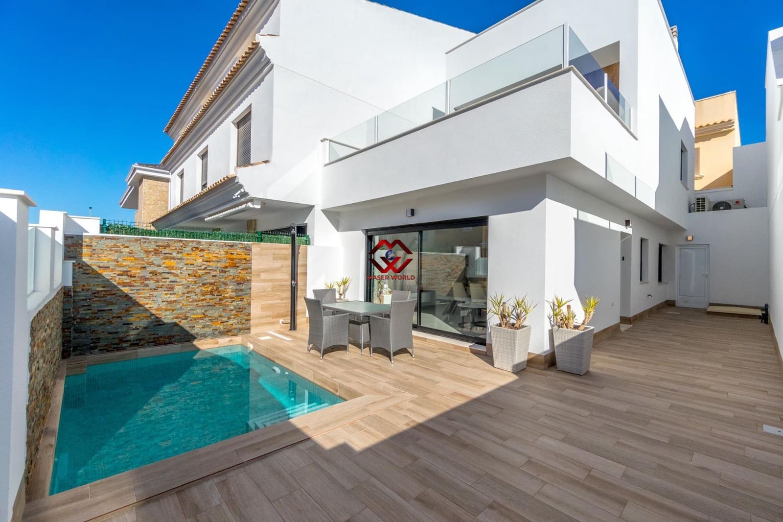 3 soveværelse Semi-Rækkehus til salg i San Pedro del Pinatar med swimmingpool garage - € 380.000 (Ref: 9995190)