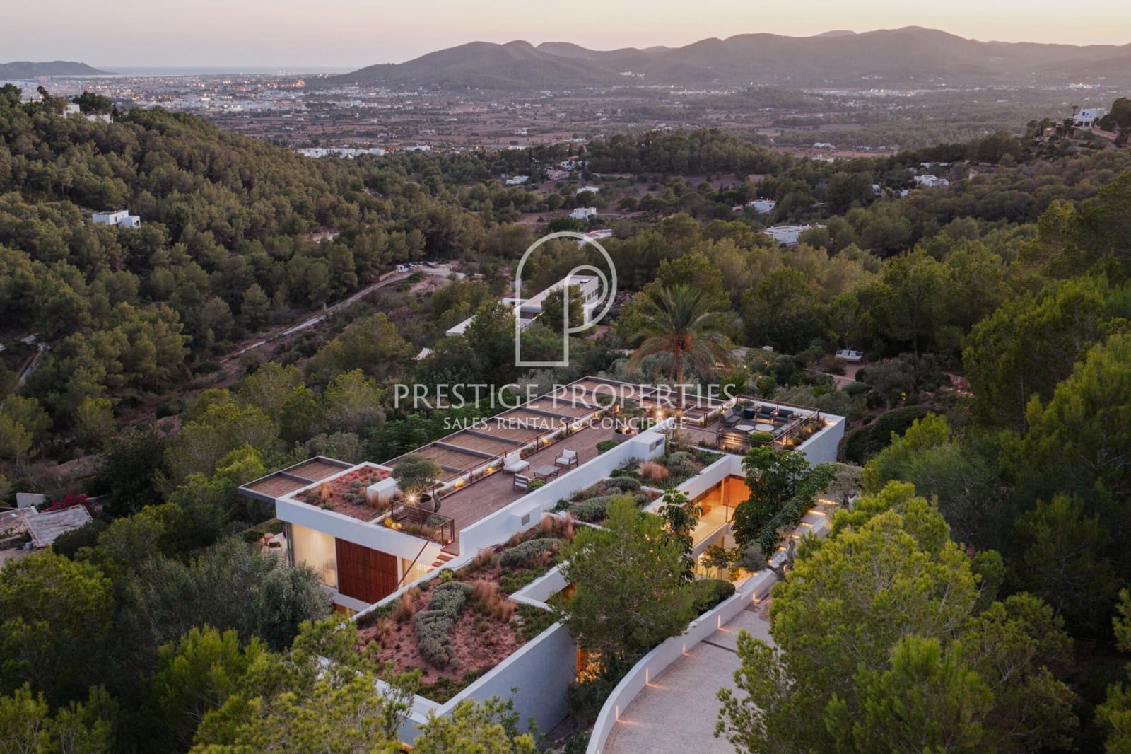 7 chambre Villa/Maison à vendre à Santa Eulalia / Santa Eularia avec piscine garage - 15 950 000 € (Ref: 10040235)