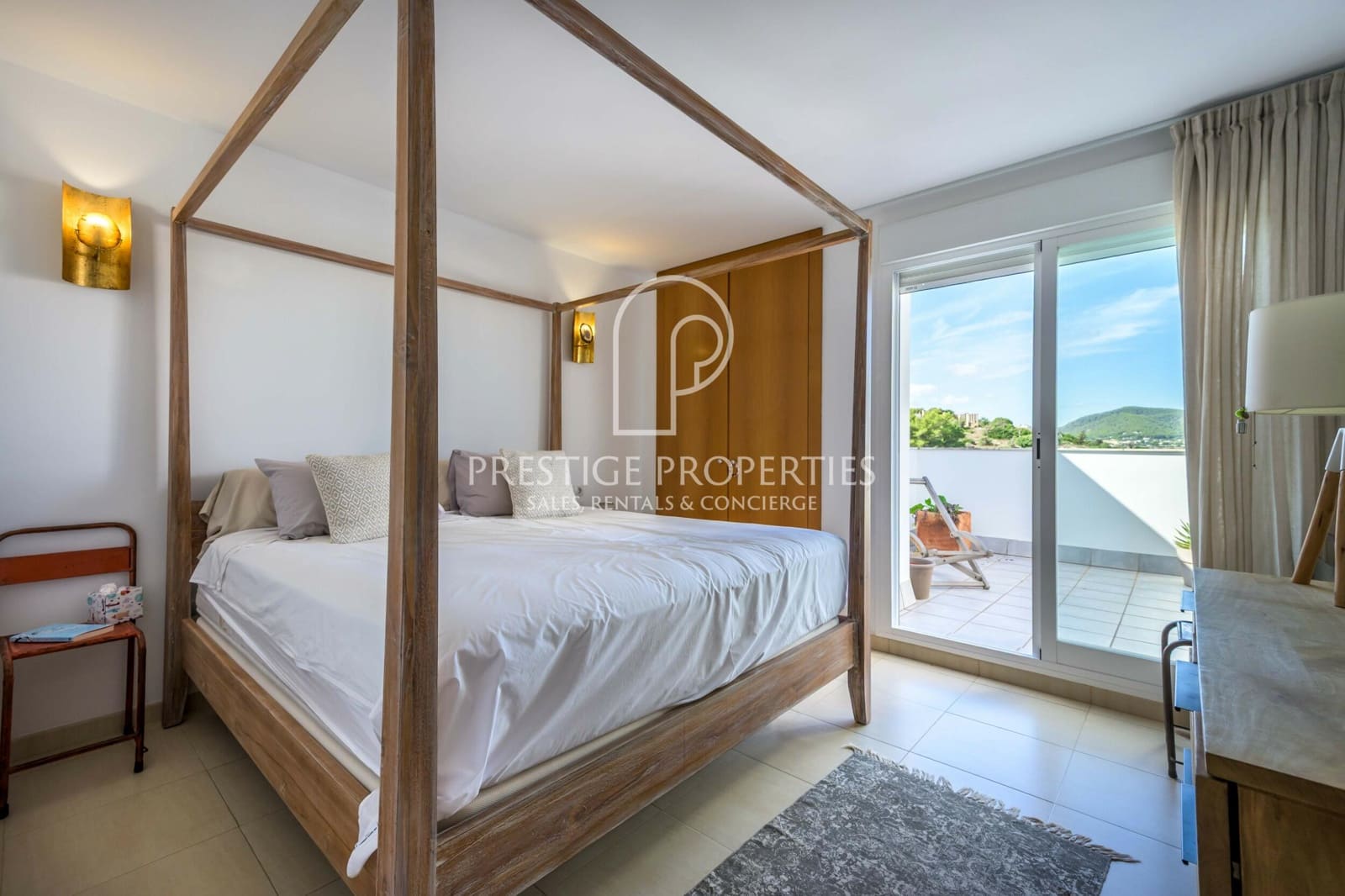 2 bedroom Penthouse for sale in Ibiza / Eivissa town with garage - € 790,000 (Ref: 10168023)