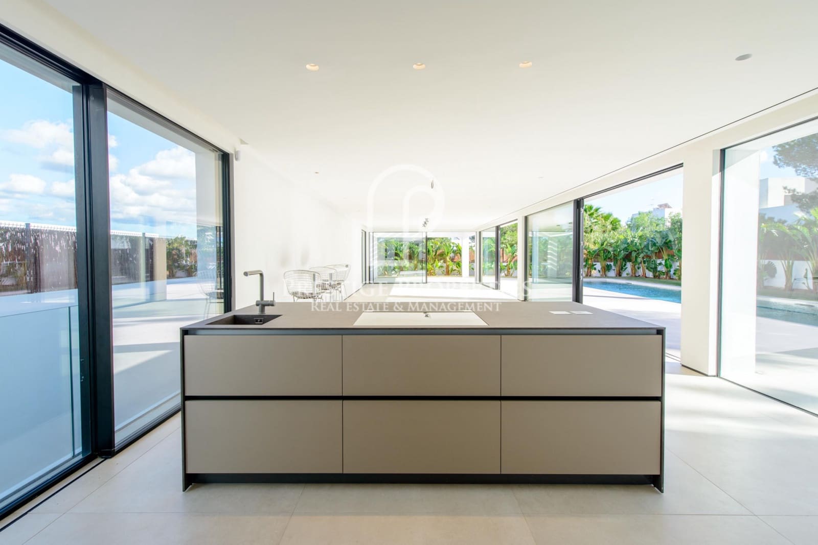 4 bedroom Villa for sale in San Jose / Sant Josep de Sa Talaia with pool garage - € 2,750,000 (Ref: 7266971)