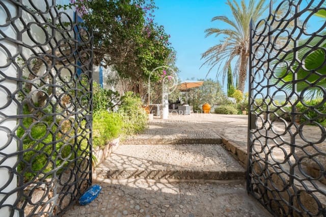 4 soveværelse Finca/Landehus til salg i Sant Joan de Labritja med swimmingpool garage - € 2.190.000 (Ref: 7921564)