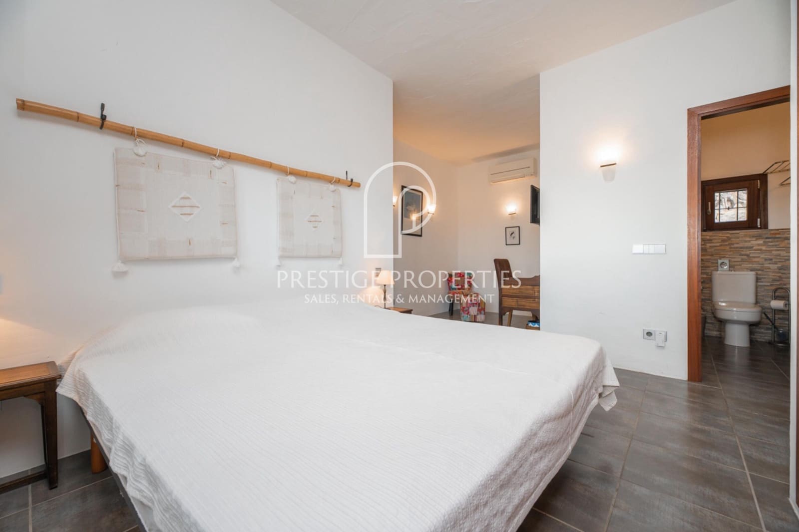 4 soveværelse Finca/Landehus til salg i Sant Joan de Labritja med swimmingpool garage - € 2.190.000 (Ref: 7921564)