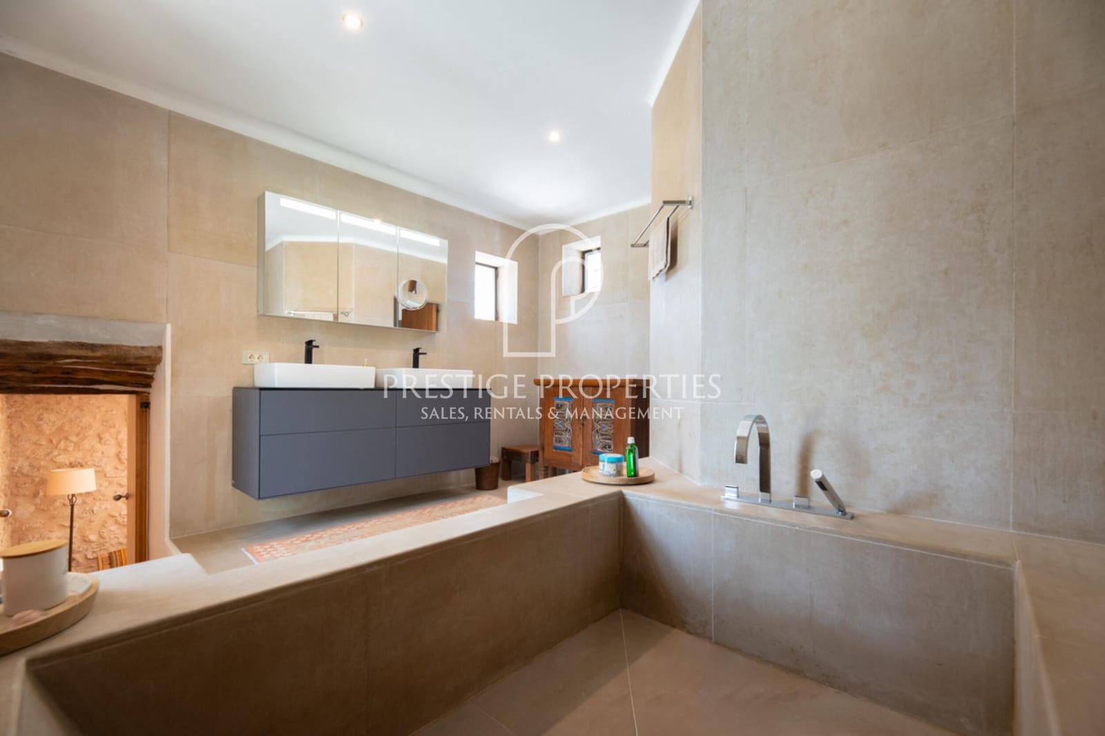 5 soveværelse Finca/Landehus til salg i Sant Antoni de Portmany med swimmingpool garage - € 4.940.000 (Ref: 8390093)