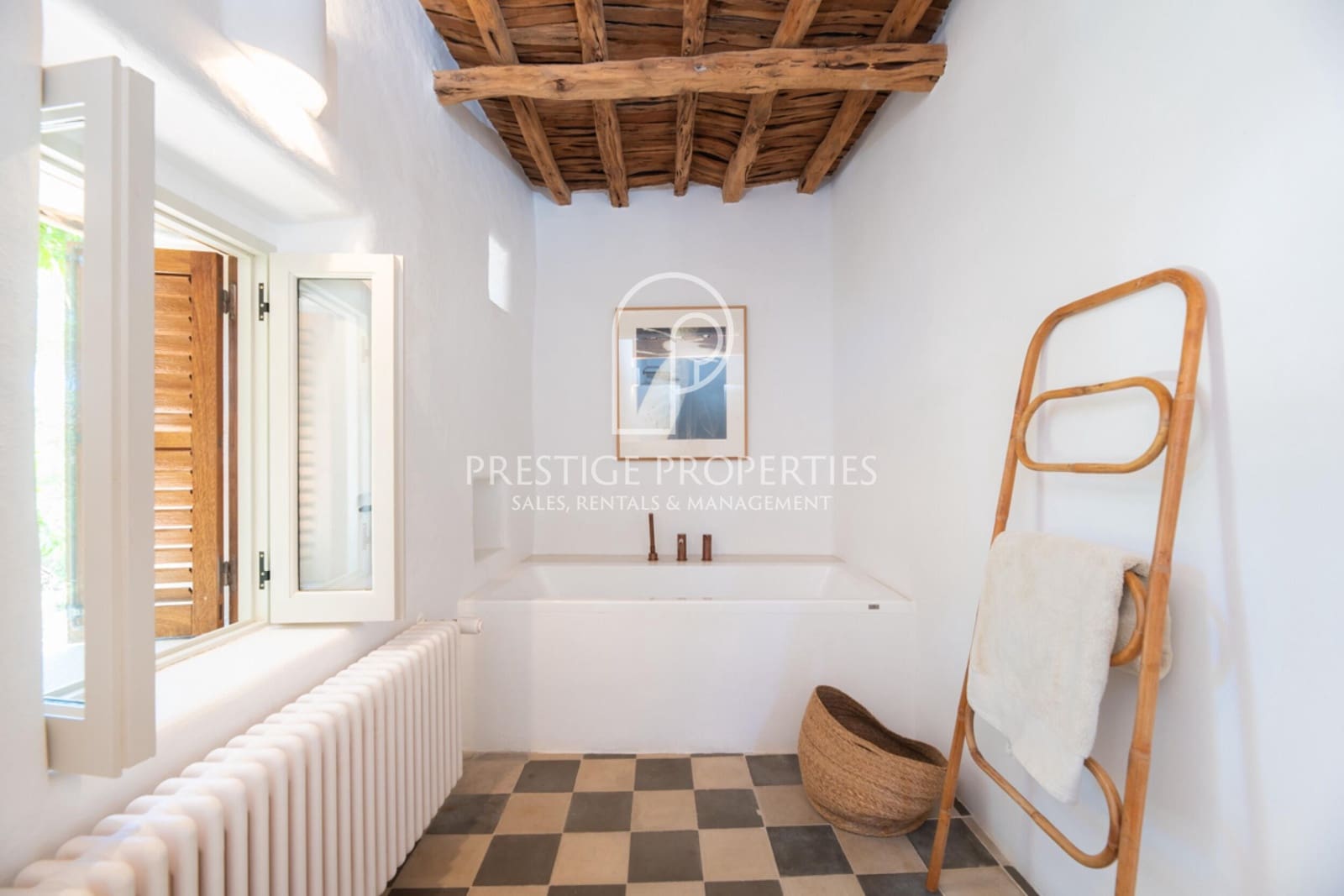 8 soveværelse Finca/Landehus til salg i Santa Eulalia / Santa Eularia med swimmingpool garage - € 6.900.000 (Ref: 8447576)