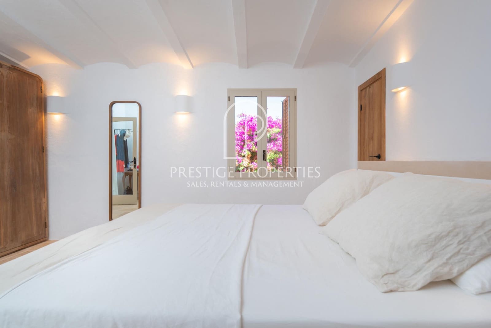 8 soveværelse Finca/Landehus til salg i Santa Eulalia / Santa Eularia med swimmingpool garage - € 6.900.000 (Ref: 8447576)