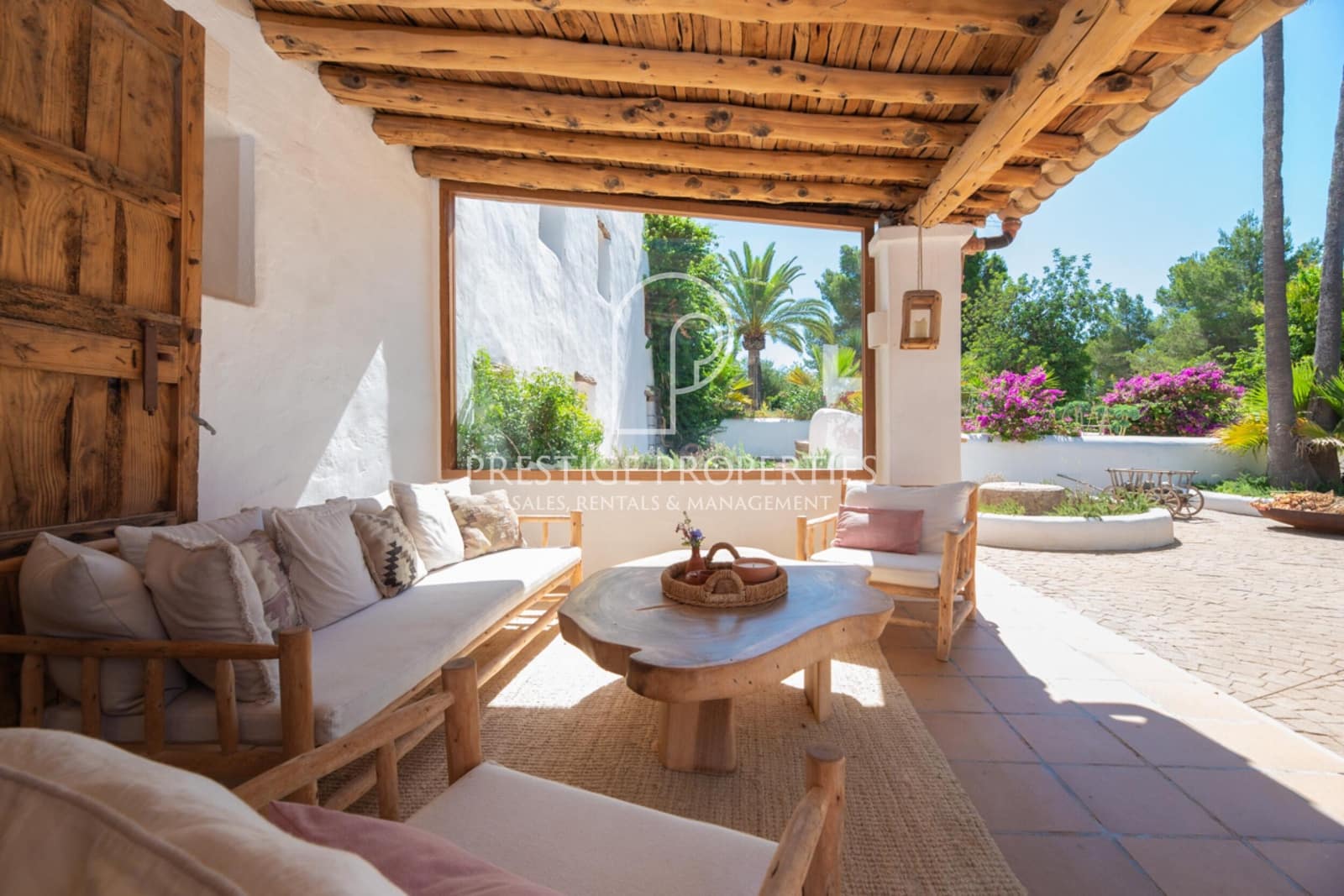 8 soveværelse Finca/Landehus til salg i Santa Eulalia / Santa Eularia med swimmingpool garage - € 6.900.000 (Ref: 8447576)