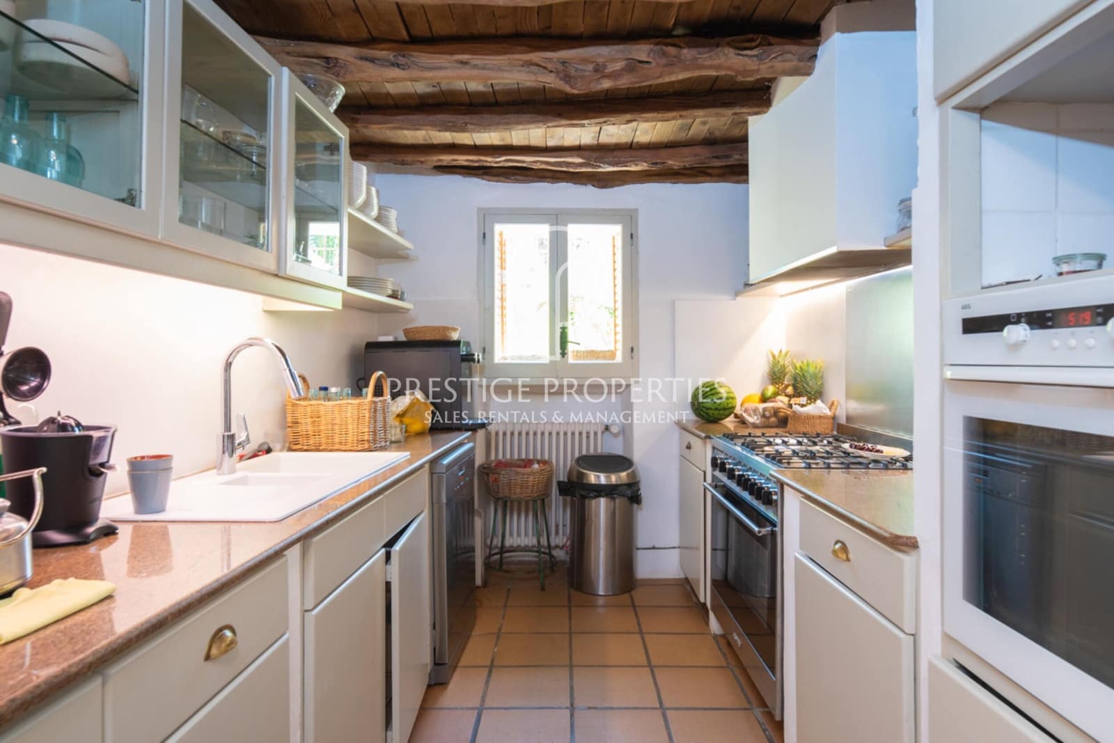 8 soveværelse Finca/Landehus til salg i Santa Eulalia / Santa Eularia med swimmingpool garage - € 6.900.000 (Ref: 8447576)