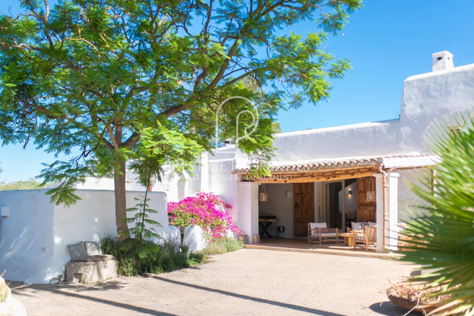 8 soveværelse Finca/Landehus til salg i Santa Eulalia / Santa Eularia med swimmingpool garage - € 6.900.000 (Ref: 8447576)