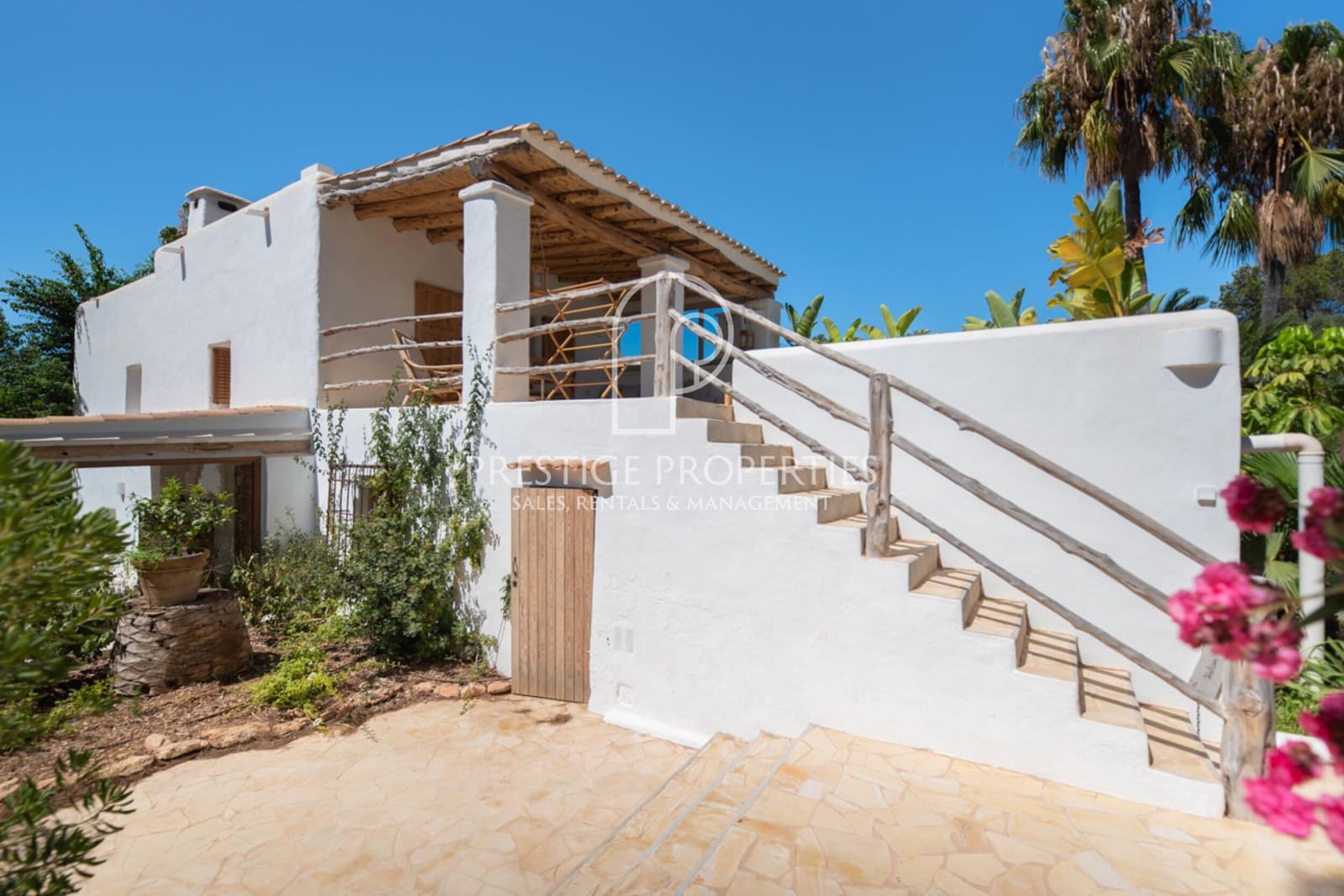 8 soveværelse Finca/Landehus til salg i Santa Eulalia / Santa Eularia med swimmingpool garage - € 6.900.000 (Ref: 8447576)