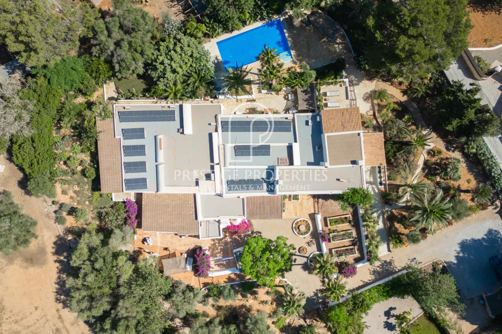 8 soveværelse Finca/Landehus til salg i Santa Eulalia / Santa Eularia med swimmingpool garage - € 6.900.000 (Ref: 8447576)