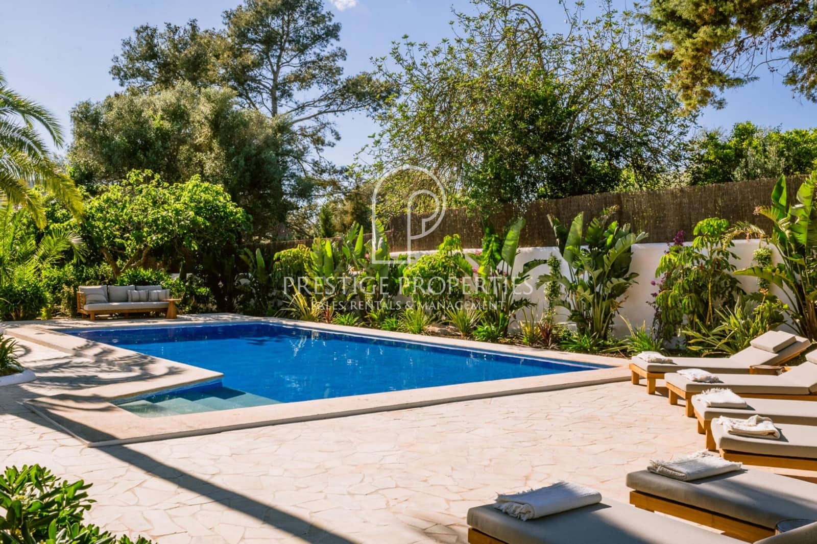 8 soveværelse Finca/Landehus til salg i Santa Eulalia / Santa Eularia med swimmingpool garage - € 6.900.000 (Ref: 8447576)