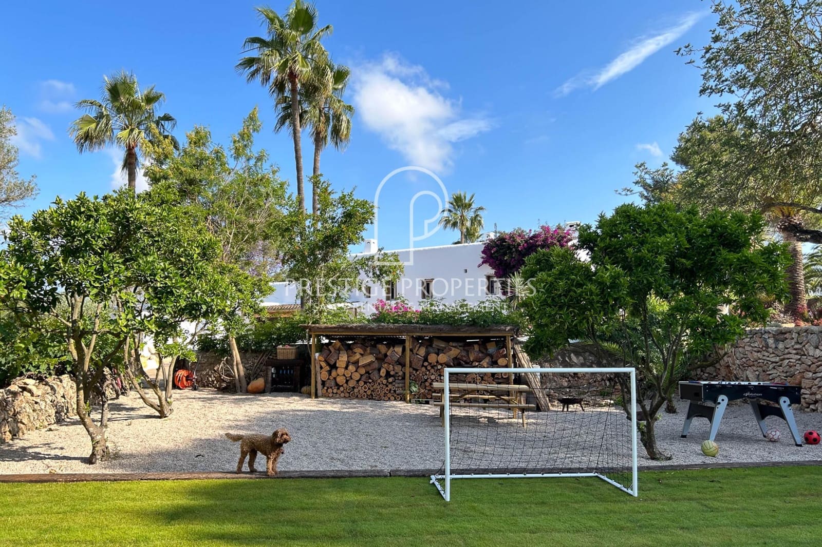 8 soveværelse Finca/Landehus til salg i Santa Eulalia / Santa Eularia med swimmingpool garage - € 6.900.000 (Ref: 8447576)