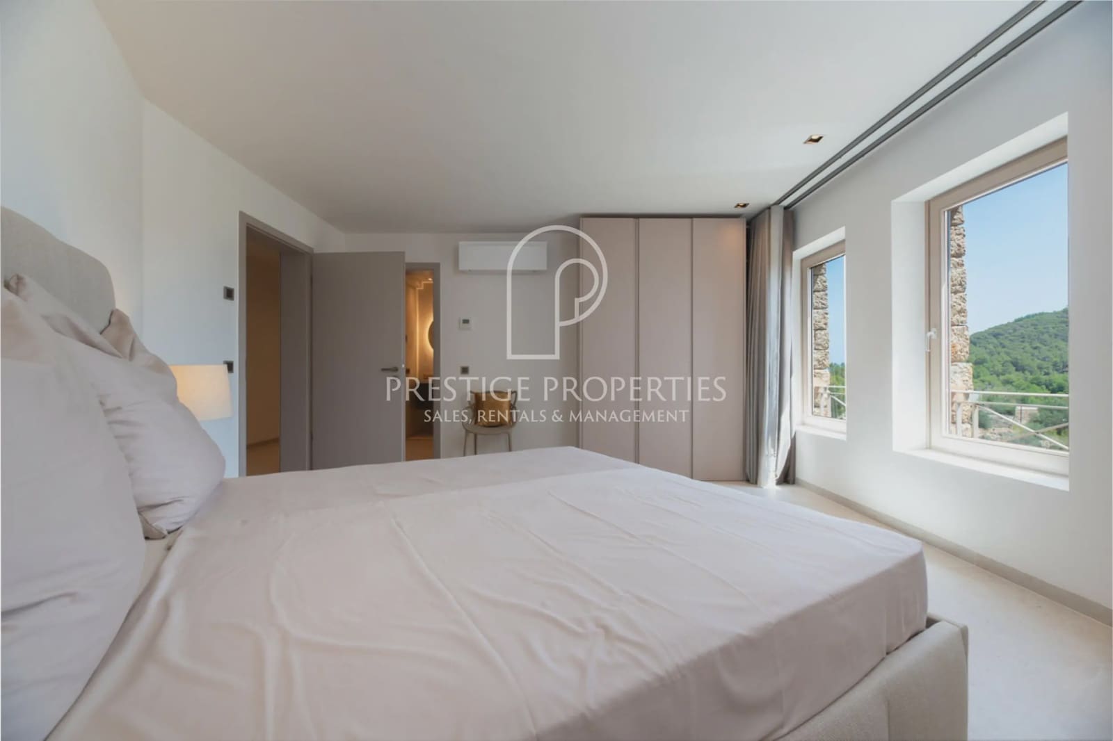 7 slaapkamer Villa te koop in Santa Eulalia / Santa Eularia met zwembad - € 7.900.000 (Ref: 8494548)