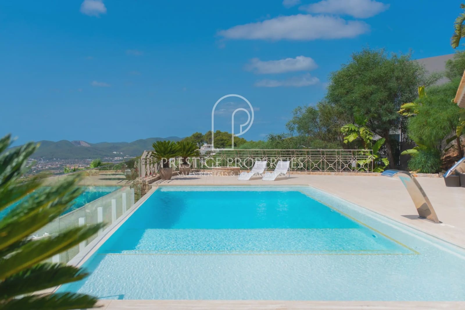 7 slaapkamer Villa te koop in Santa Eulalia / Santa Eularia met zwembad - € 7.900.000 (Ref: 8494548)