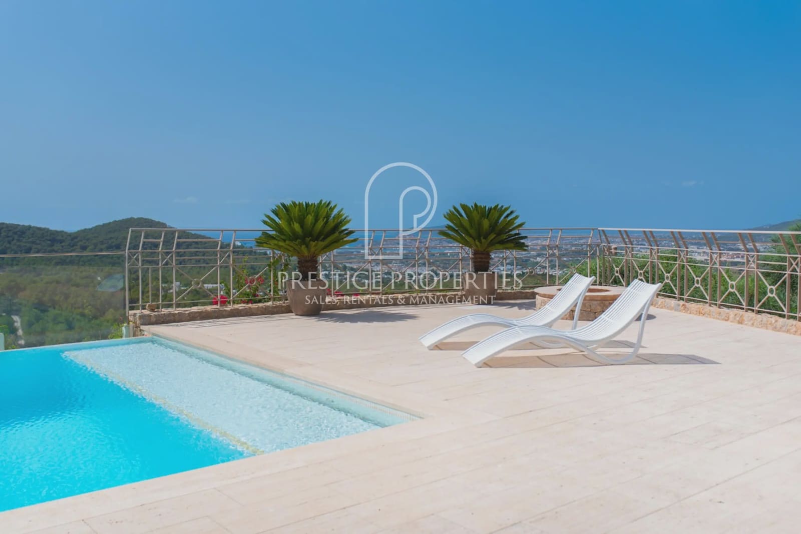 7 slaapkamer Villa te koop in Santa Eulalia / Santa Eularia met zwembad - € 7.900.000 (Ref: 8494548)