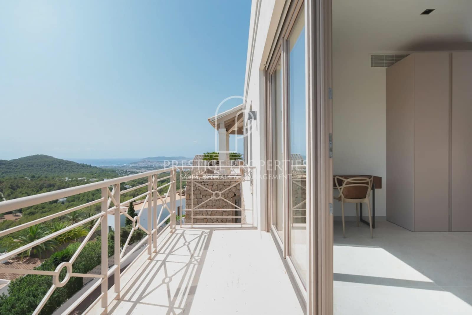 7 slaapkamer Villa te koop in Santa Eulalia / Santa Eularia met zwembad - € 7.900.000 (Ref: 8494548)
