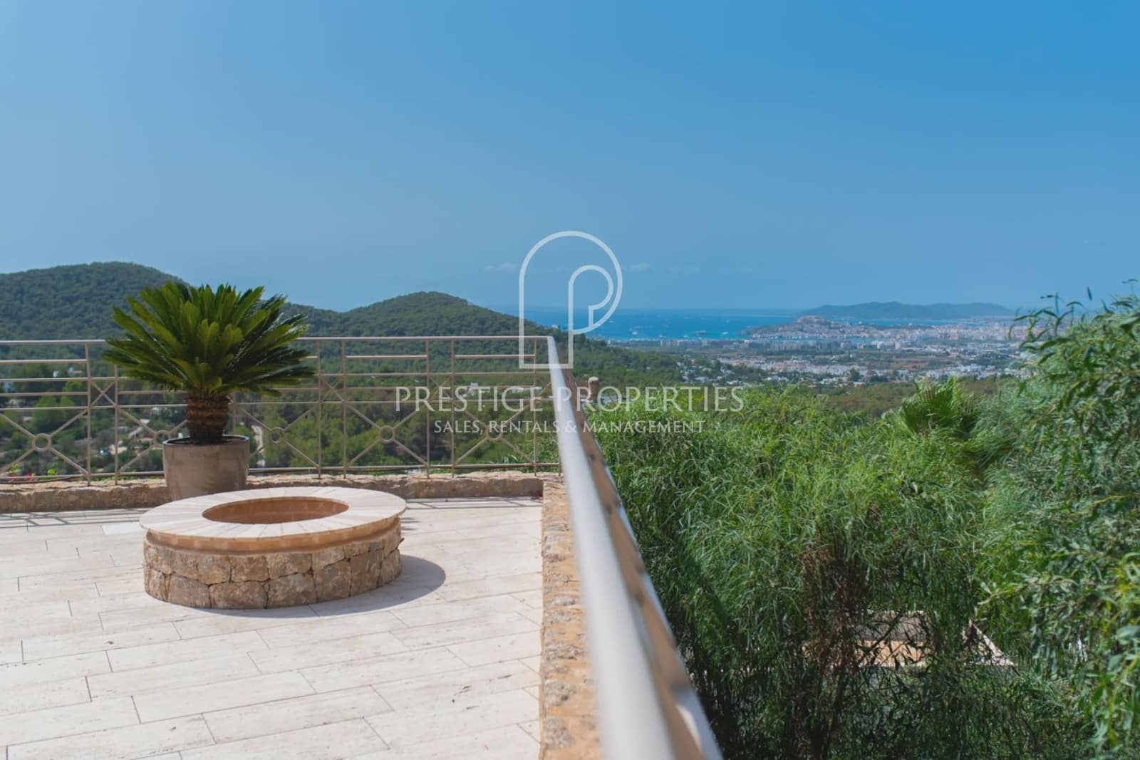 7 slaapkamer Villa te koop in Santa Eulalia / Santa Eularia met zwembad - € 7.900.000 (Ref: 8494548)