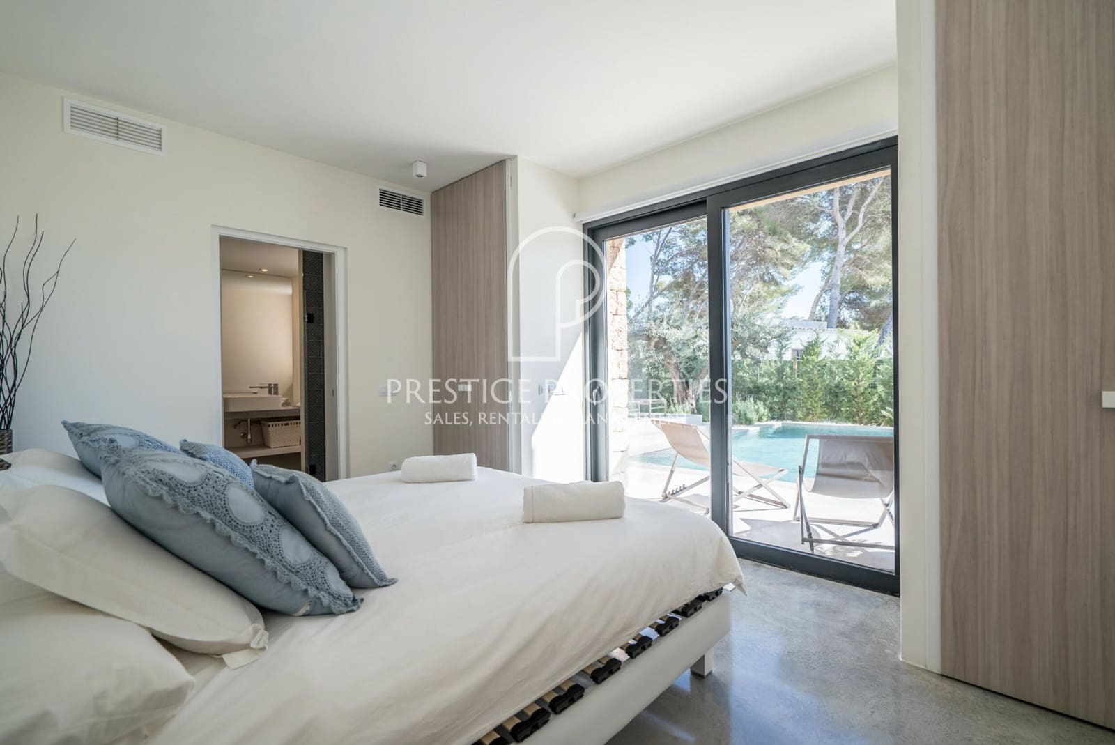 9 bedroom Villa for sale in Santa Eulalia / Santa Eularia with pool garage - € 10,400,000 (Ref: 8526141)