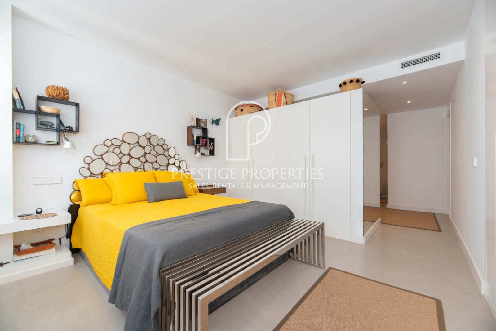 Apartamento de 2 habitaciones en Ibiza / Eivissa ciudad en venta con piscina garaje - 1.450.000 € (Ref: 8571768)