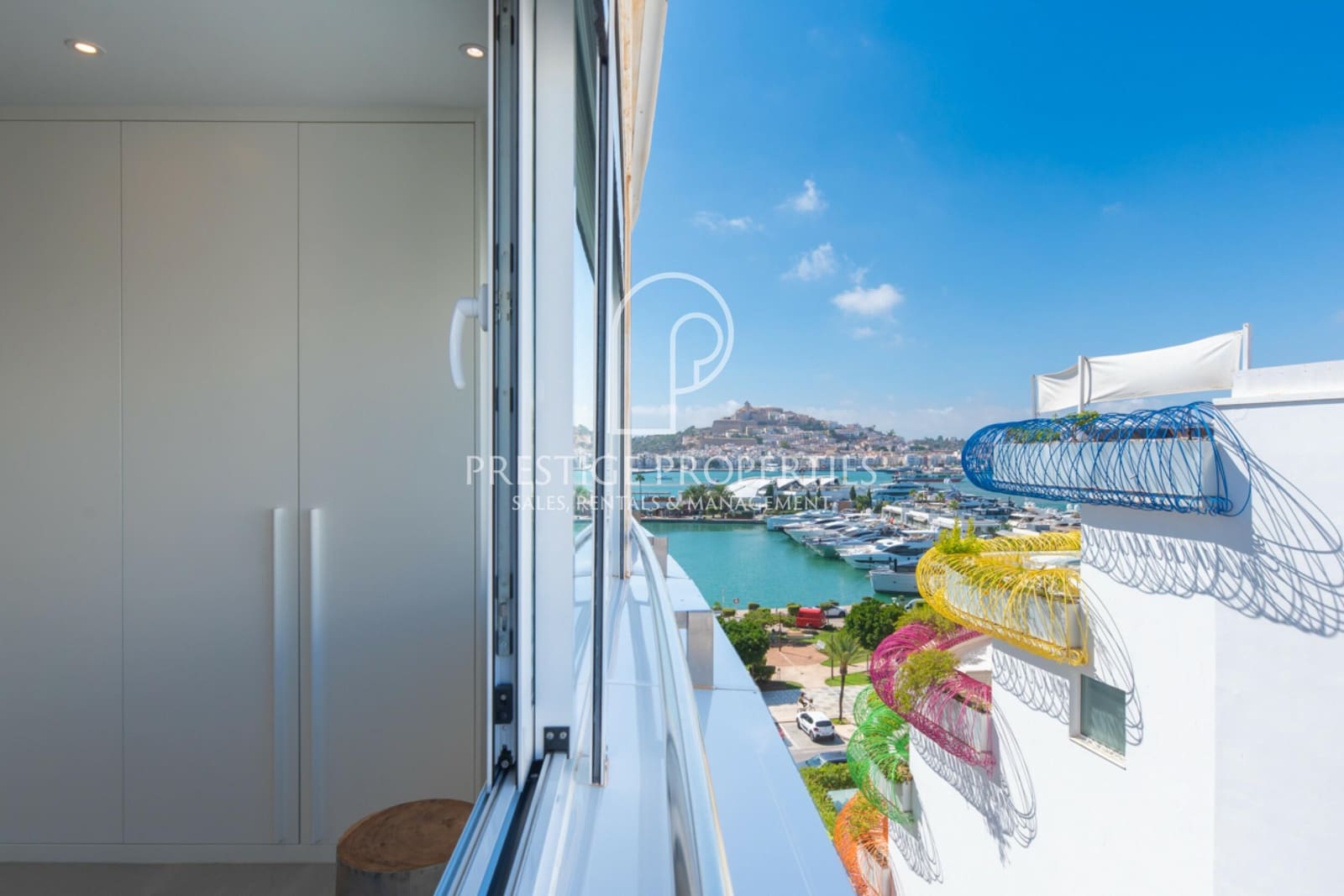 Apartamento de 2 habitaciones en Ibiza / Eivissa ciudad en venta con piscina garaje - 1.450.000 € (Ref: 8571768)