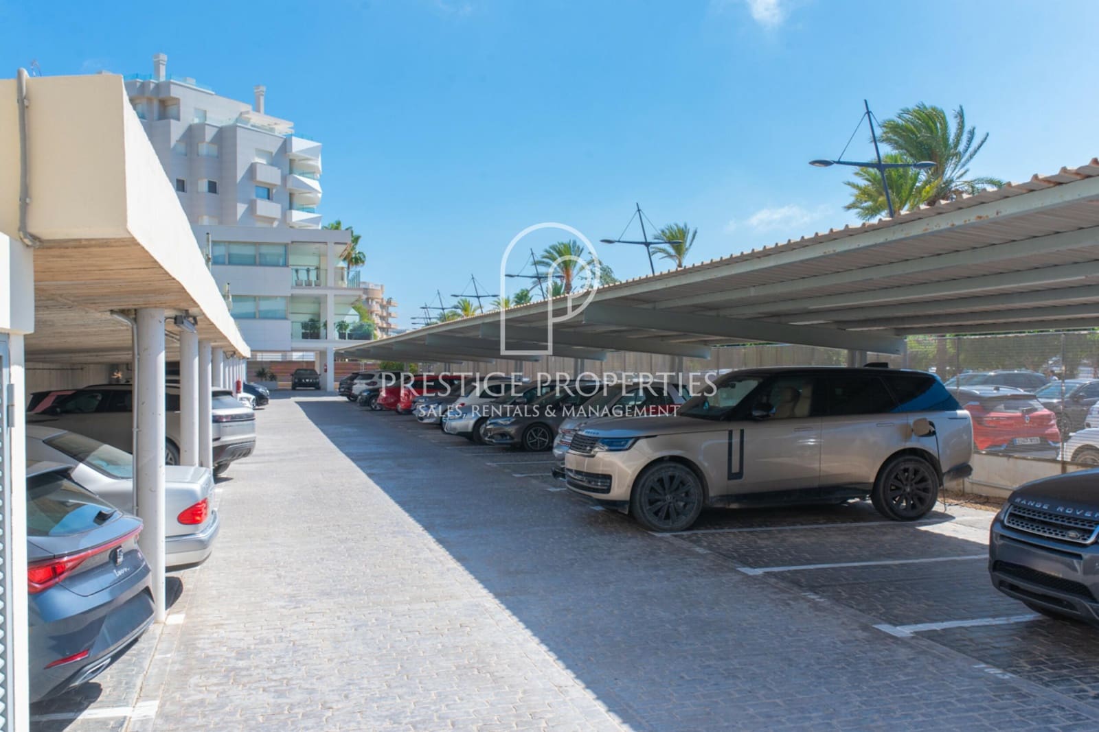 Apartamento de 2 habitaciones en Ibiza / Eivissa ciudad en venta con piscina garaje - 1.450.000 € (Ref: 8571768)