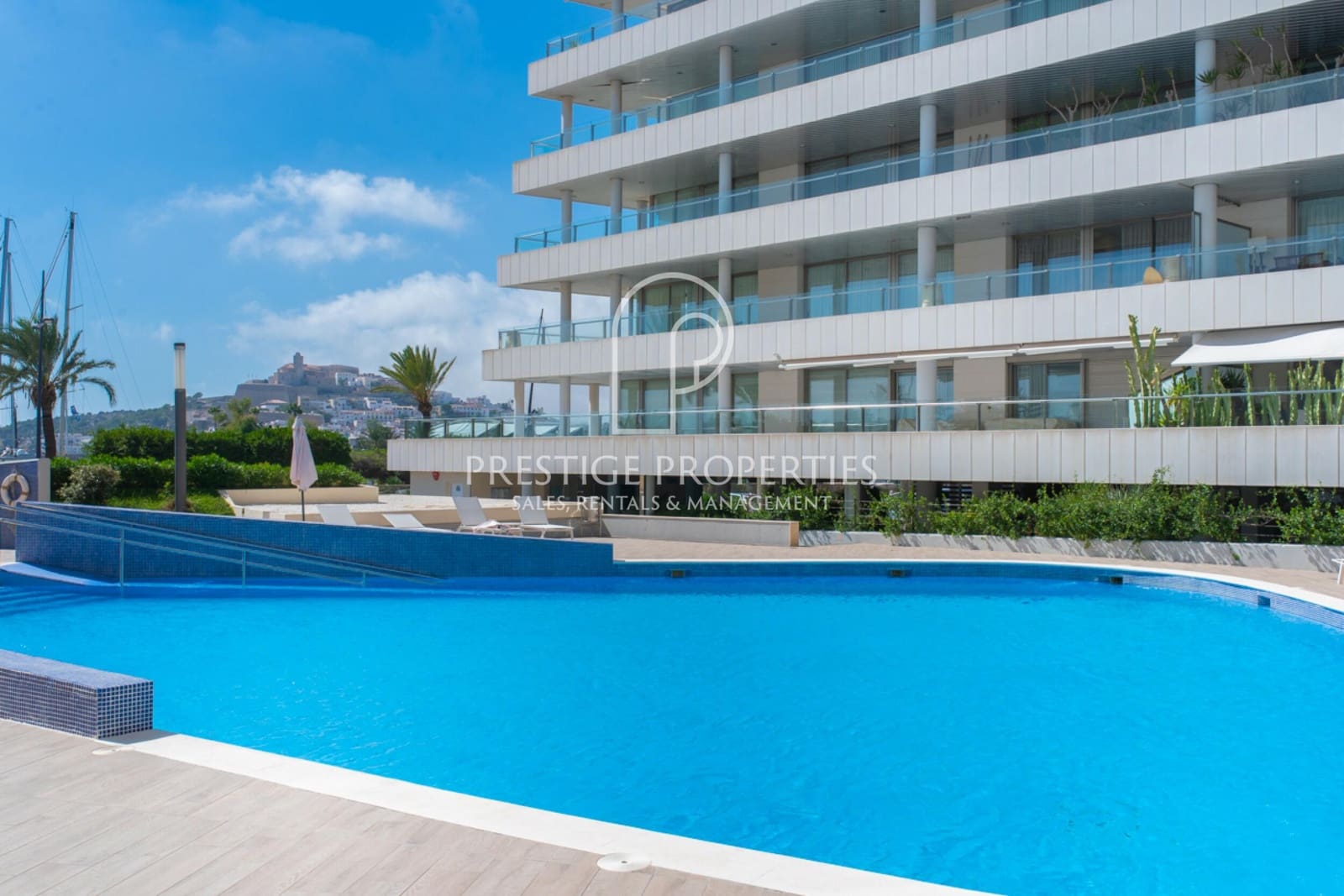 Apartamento de 2 habitaciones en Ibiza / Eivissa ciudad en venta con piscina garaje - 1.450.000 € (Ref: 8571768)