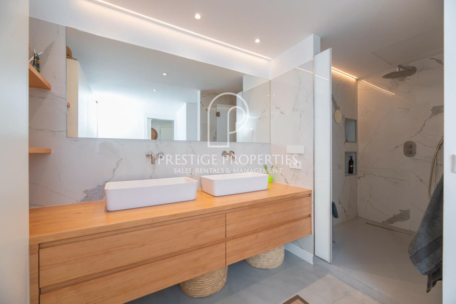 Apartamento de 2 habitaciones en Ibiza / Eivissa ciudad en venta con piscina garaje - 1.450.000 € (Ref: 8571768)