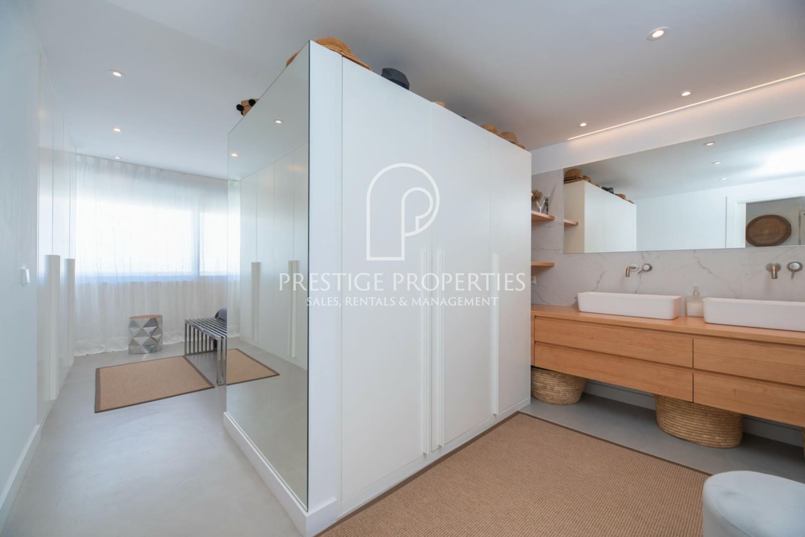 Apartamento de 2 habitaciones en Ibiza / Eivissa ciudad en venta con piscina garaje - 1.450.000 € (Ref: 8571768)