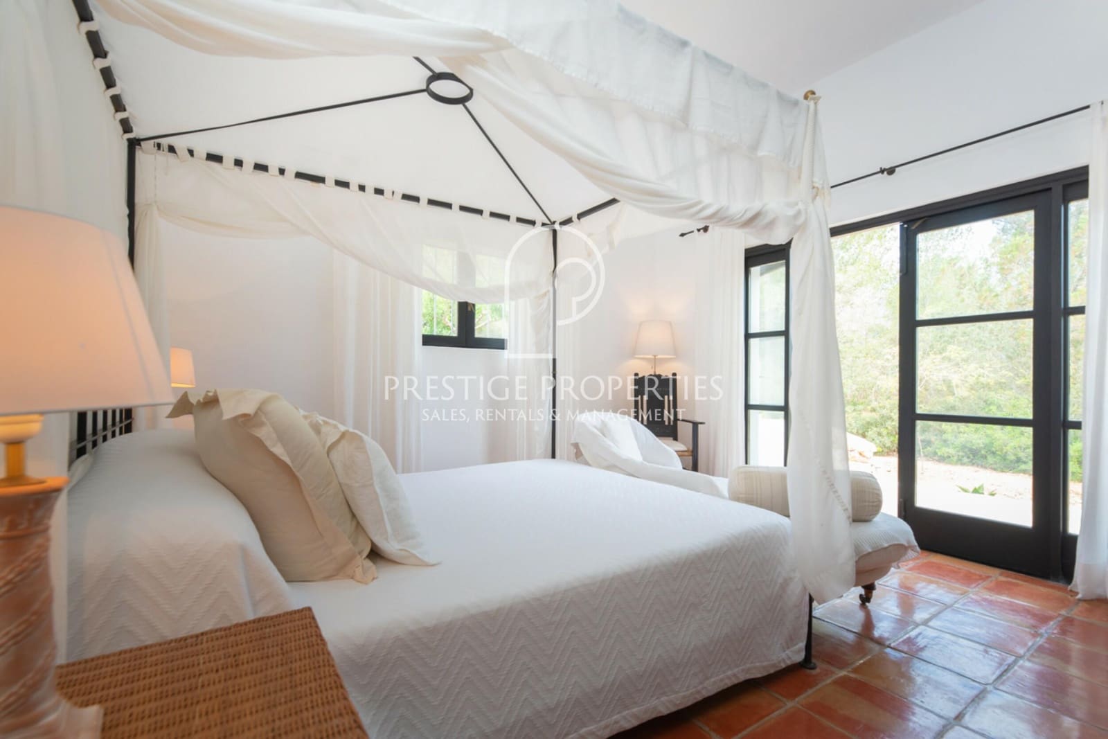 5 soveværelse Finca/Landehus til salg i Santa Eulalia / Santa Eularia med swimmingpool garage - € 4.995.000 (Ref: 8983663)