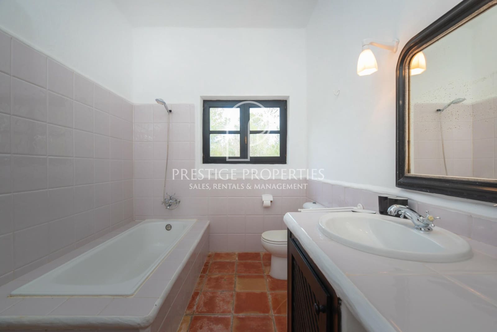 5 soveværelse Finca/Landehus til salg i Santa Eulalia / Santa Eularia med swimmingpool garage - € 4.995.000 (Ref: 8983663)